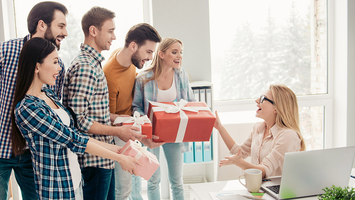 Top 10 New Year Gifts To Lift Up The Spirits Of Employees