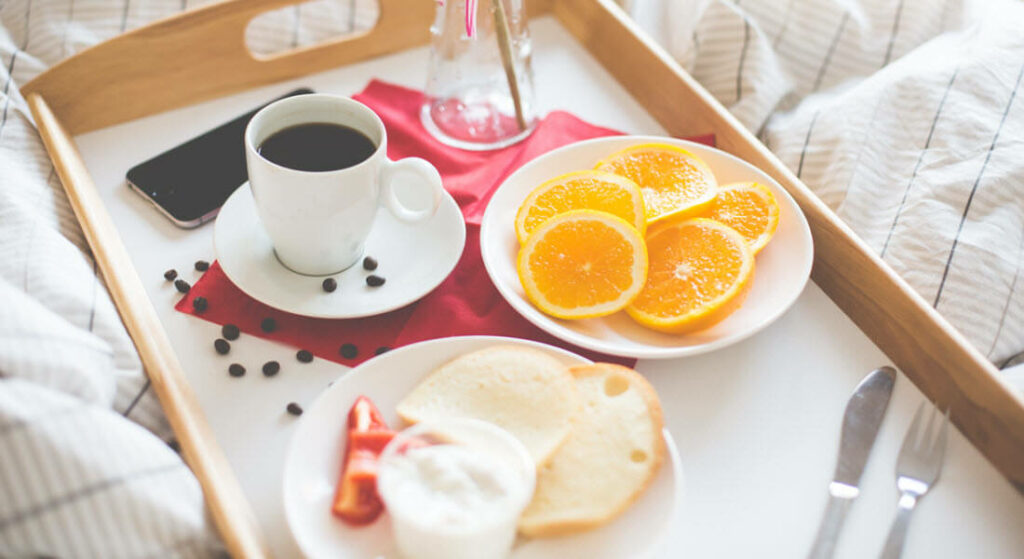 Popular Love Coupon Ideas: Breakfast in Bed