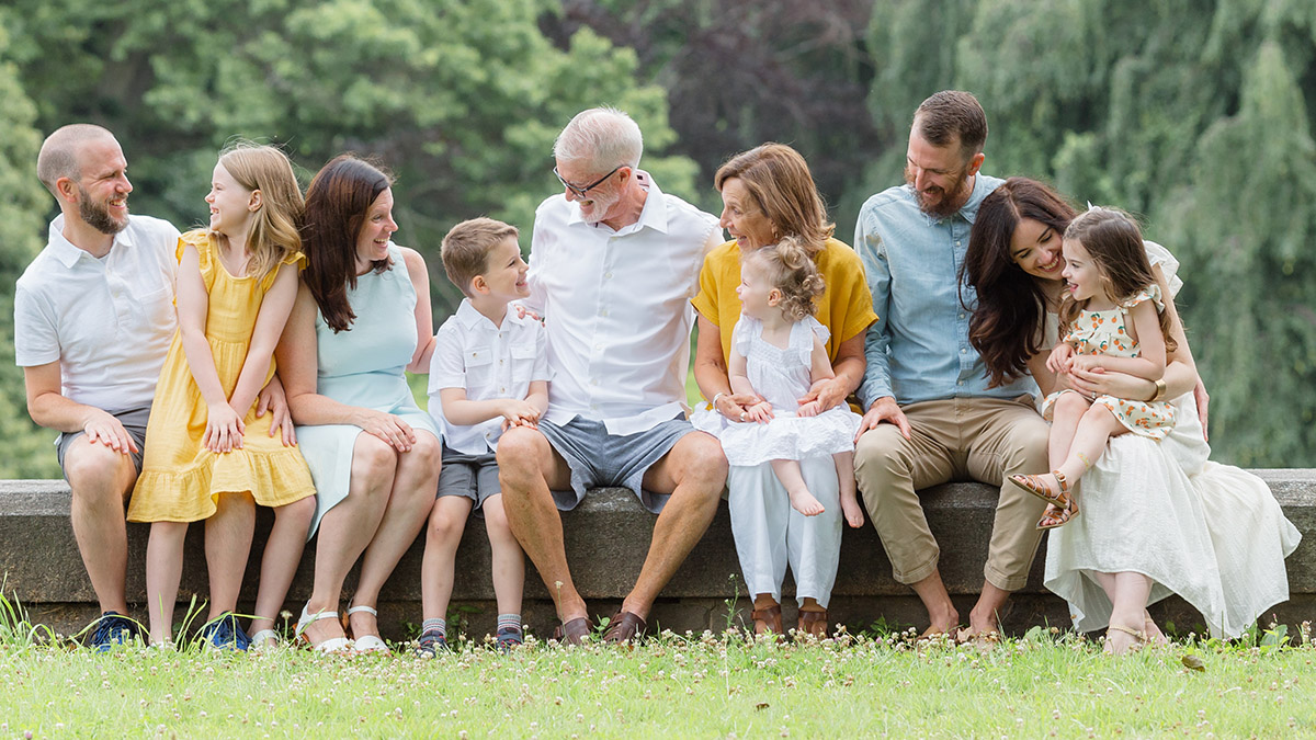 How to Pose Families & Create Natural, Carefree and Candid Photos