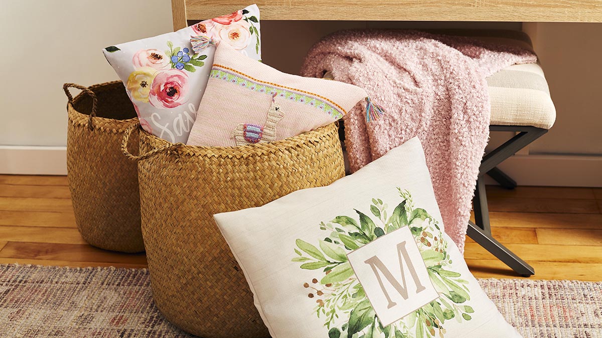 gifts for new homeowners pillows and blankets