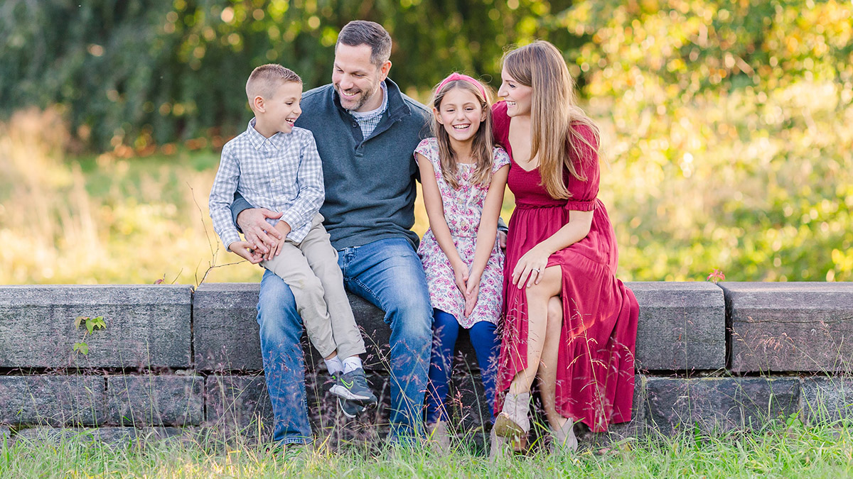 fall family photos with autumn palette