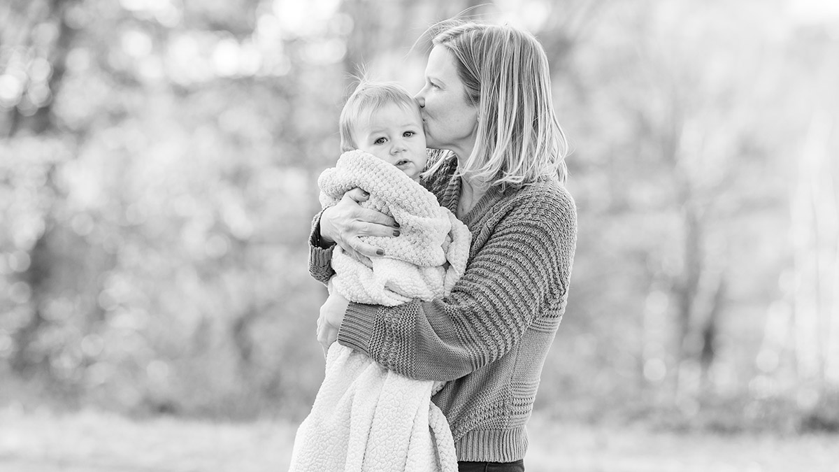 fall family photos with natures accents