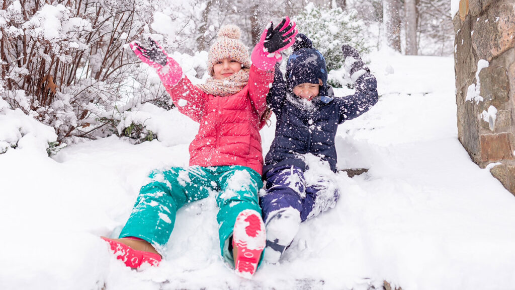 christmas card photo ideas snowy snapshots