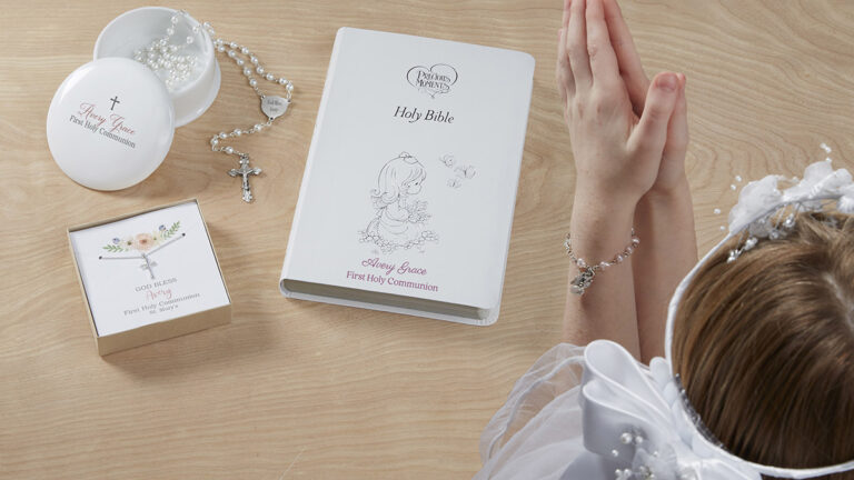 20 Messages to Write in a First Communion Card